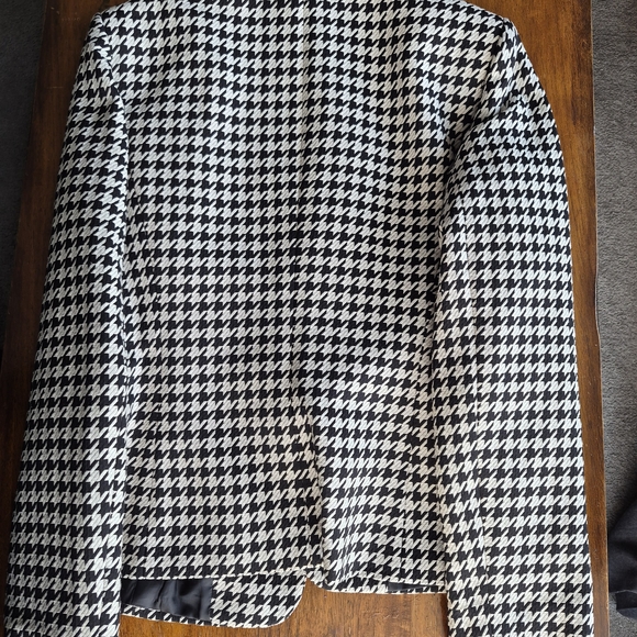 Tahari Houndstooth Blazer in Black and White - Picture 9 of 10